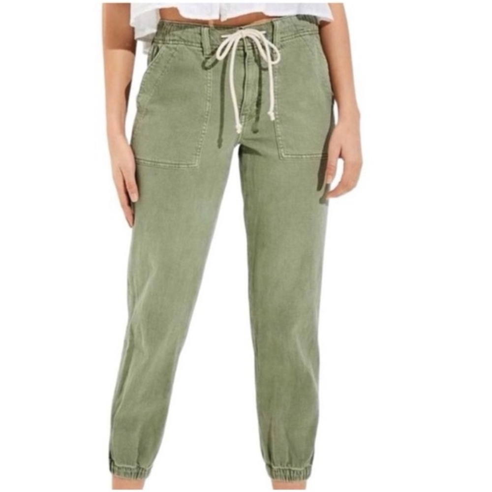 AE Stretch Tomgirl Utility Jogger- RARE FIND